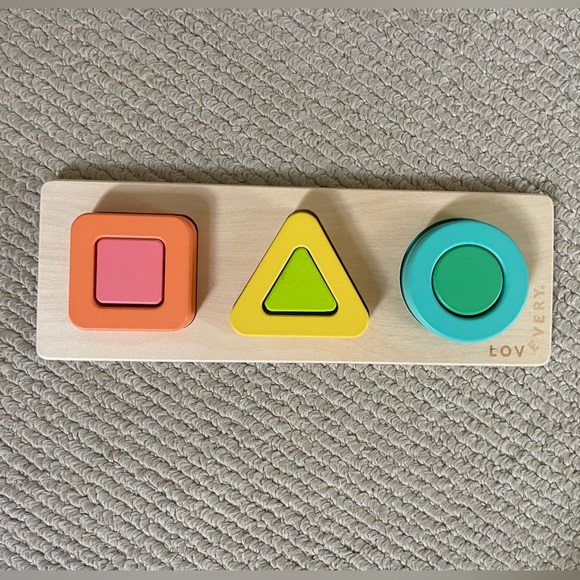 Lovevery geometric puzzle - Picture 1 of 2